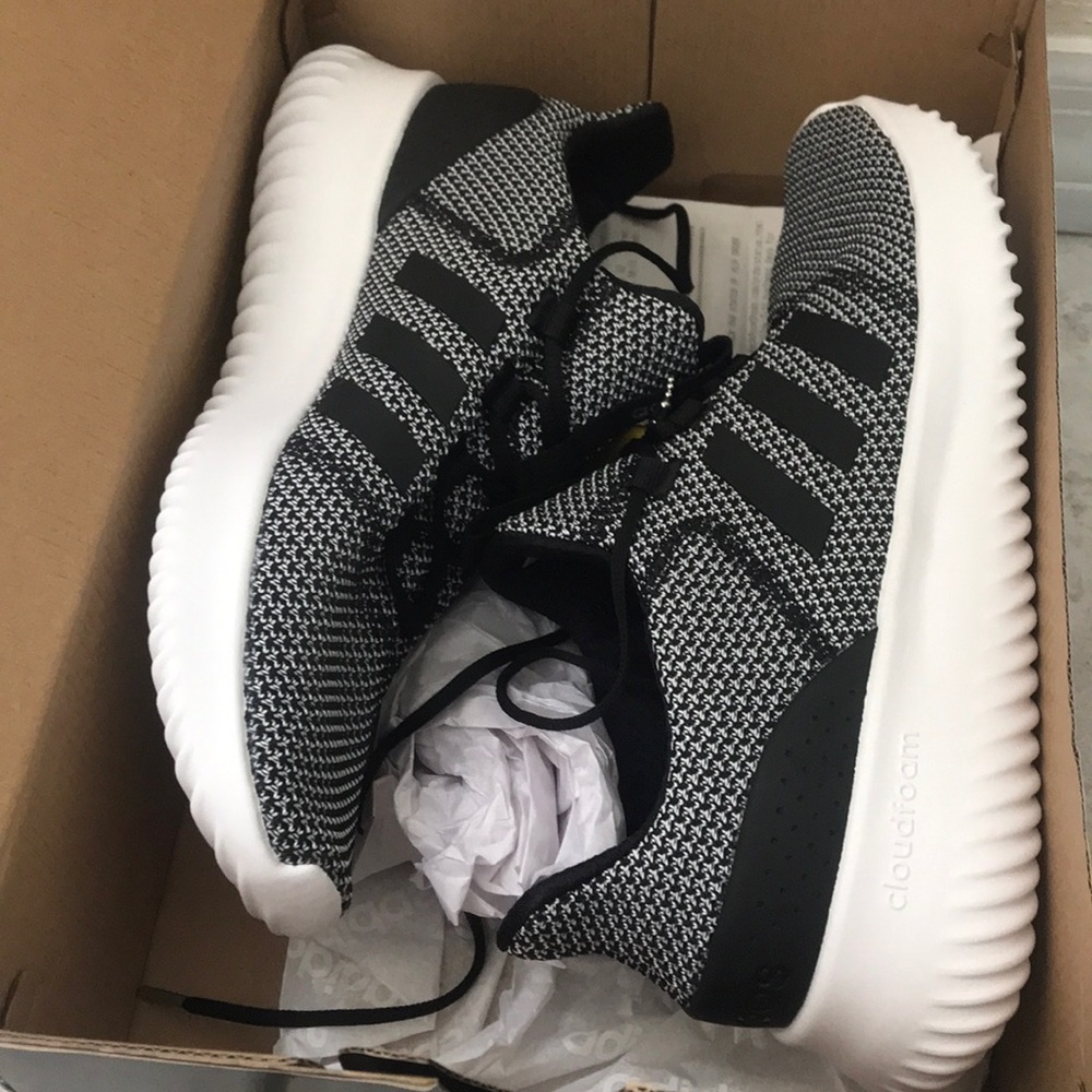 Adidas cloudfoam ultimate nwt